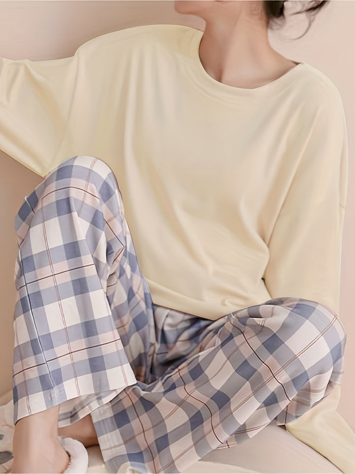 Cozy Elegance | Women's Pajama Set with Checkered Print