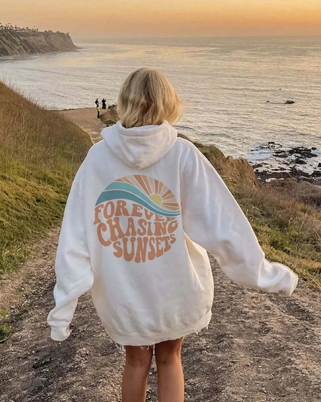 Kira | Stylish Hoodie "Forever chasing sunsets" - MORI